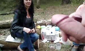 小さな胸のストリップとブルネットはよく、彼女の膣を撫でた 女性 向け 無料 av 動画