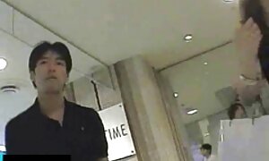 お金を取る アダルト ビデオ 女性