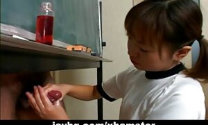 川の真っ直ぐな男は女の子を性交する 女性 専用 アダルト ビデオ