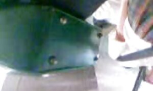 一緒にアパートのために支払うために、kukoldは金持ちの友人に彼の妻を販売しています 女性 用 アダルト ムービー