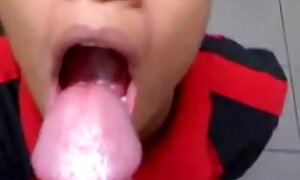 男はバスタブで酔って女の子pissingを撮影しました エロメン 動画