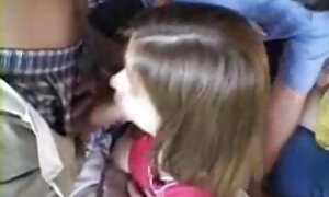 大きな女の子が期待を満たす 無料 エロ 動画 女性 向き