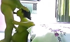 床の上に隣人に降伏するモストに酔って脂肪ロシア 女性 の ため の 無料 エロ 動画